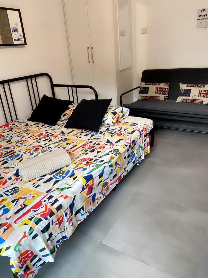 Next To The Beach Mackenzie Studio Apartment Larnaca Bagian luar foto